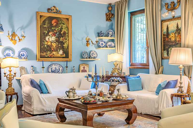 Apartamento de quatro quartos com design elegante em Milão.