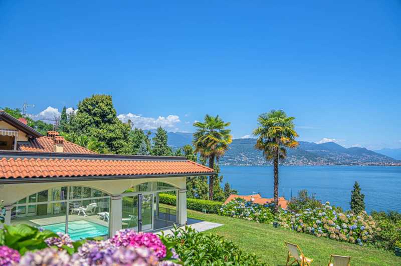 Luxuosa villa no Lago Maggiore à venda.
