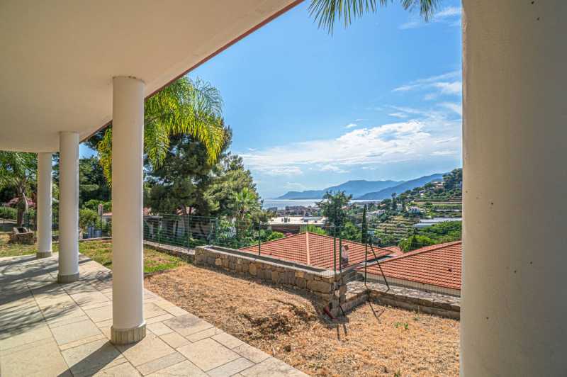 Villa moderna em Bordighera.