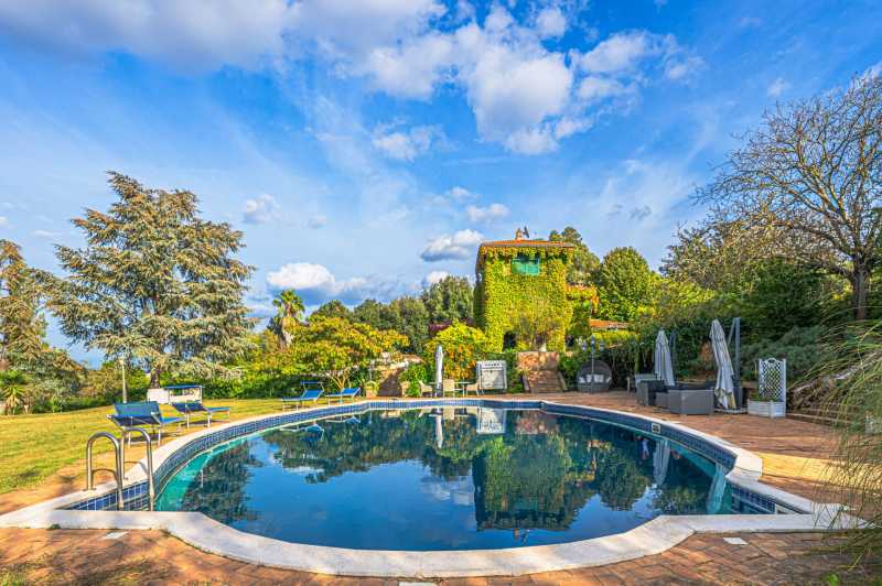 À venda, uma vila perto de Roma.