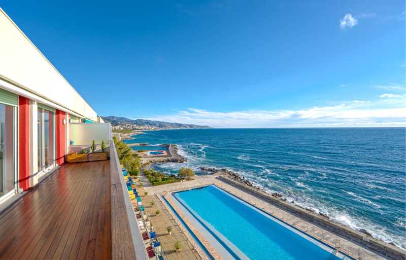 Apartamentos na costa em Capo Nero, Sanremo