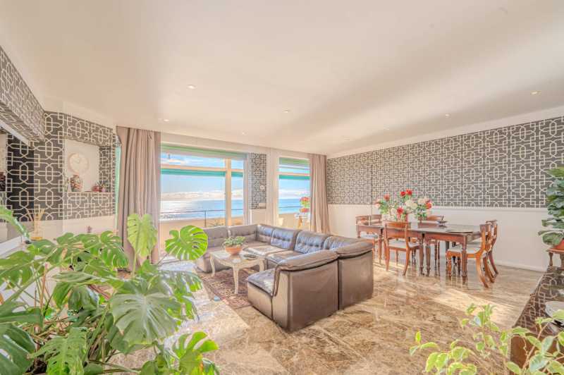 Apartamento na primeira linha do mar em Ospedaletti