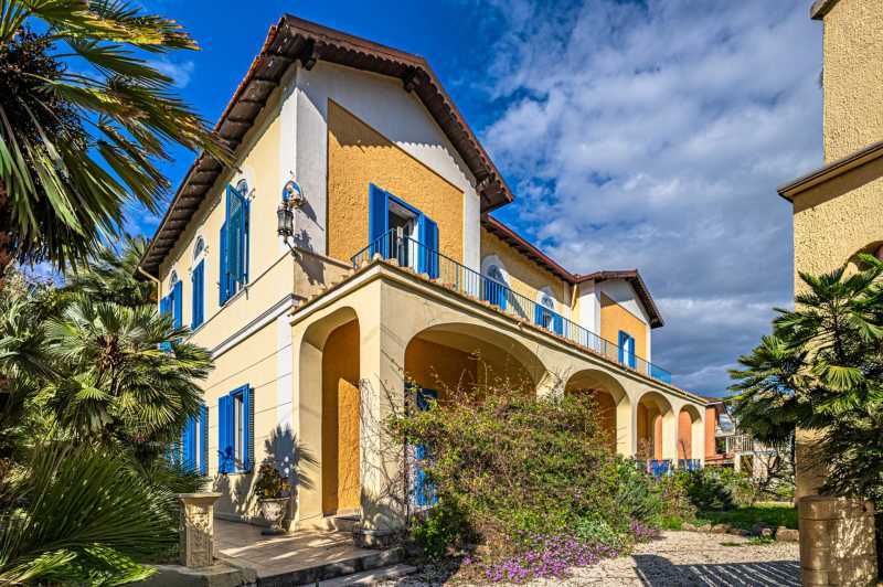 Adquira residências, aldeias e imóveis para comprar em Santa Marinella, Lazio.