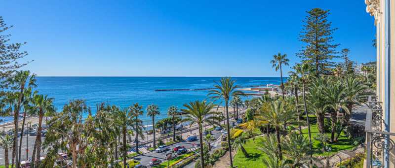 Apartamento de luxo à beira-mar em San Remo para aluguel