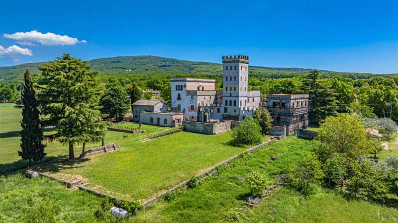Castelo luxuoso à venda em Viterbo