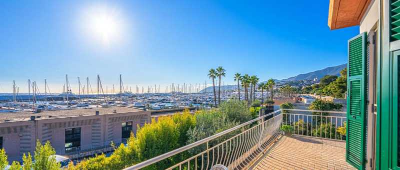 Vila elegante na primeira linha do mar em Sanremo para alugar