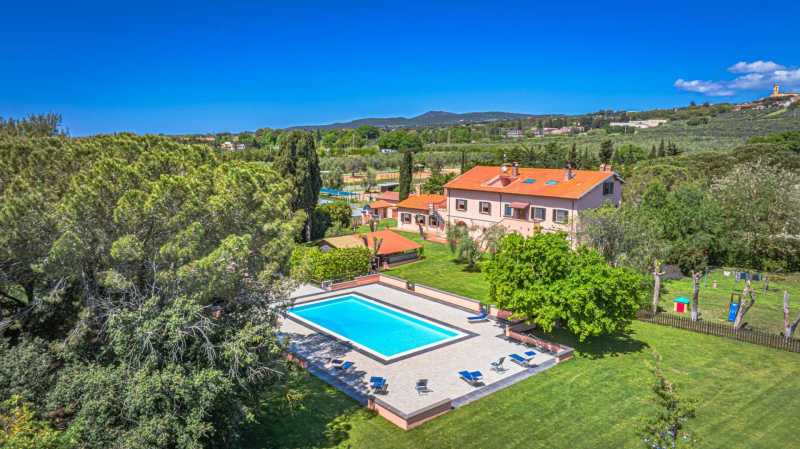Vende-se magnífica propriedade agroturística na Toscana