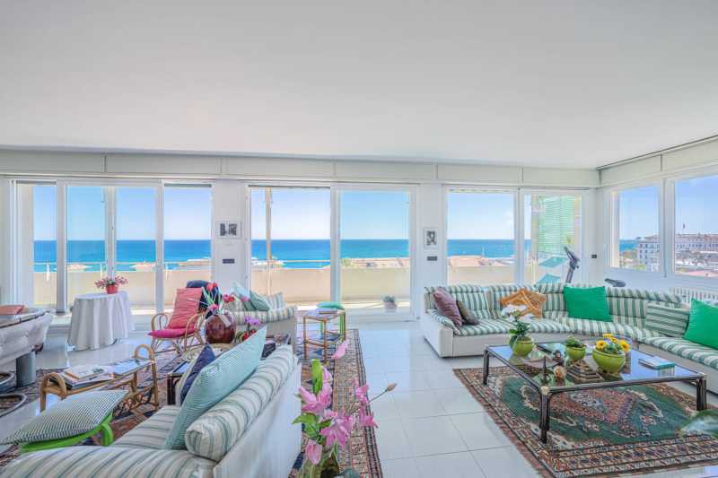 Penthouse luxuosa à venda em Sanremo