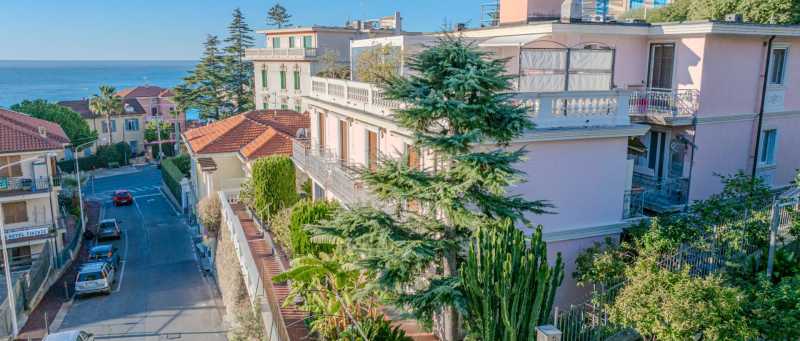 Apartamento à beira-mar em Ospedaletti à venda