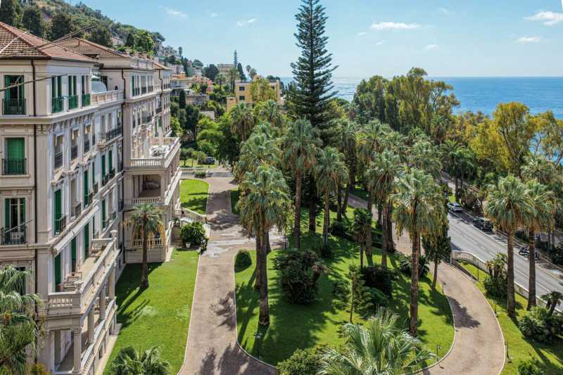 Penthouse à beira-mar em Ospedaletti à venda