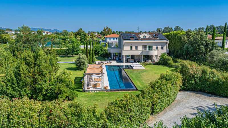Villa com piscina em Forte dei Marmi à venda