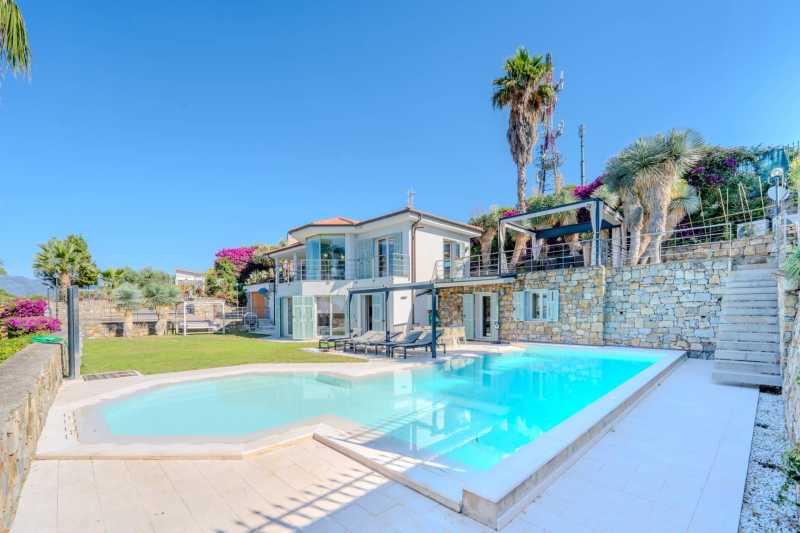 Villa Monet com piscina e magnífica vista para o mar em Bordighera