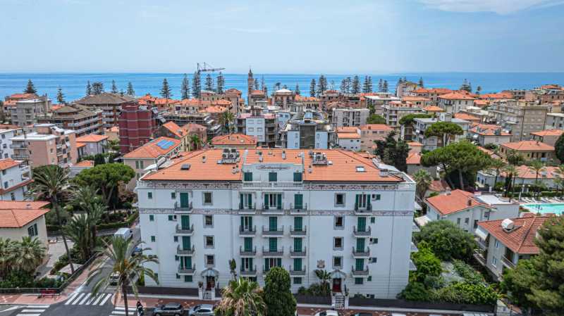 Apartamento de três quartos para alugar em Bordighera
