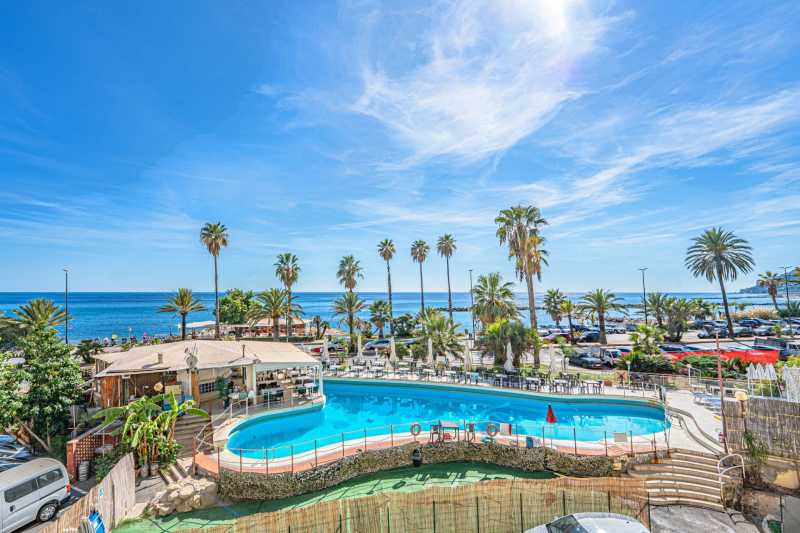 Apartamento à beira-mar em Sanremo para alugar