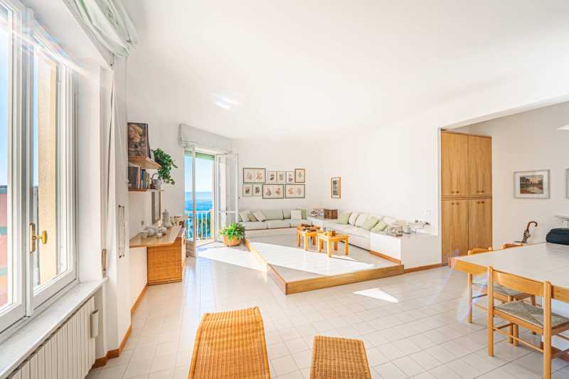 Apartamento à beira-mar em Sanremo, opção luxuosa à venda