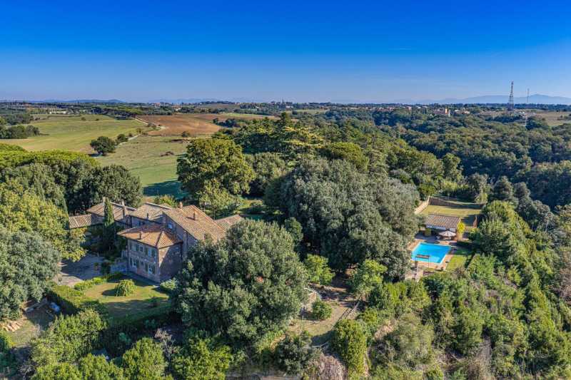 Propriedade histórica à venda com quadra de tênis e piscina perto de Roma