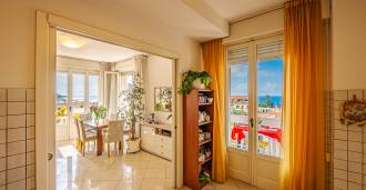 Vende-se um apartamento de cinco quartos em Sanremo.