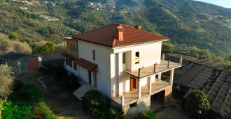 Casa à venda em Valbom.