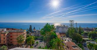 Apartamentos com vista para o mar em Sanremo.