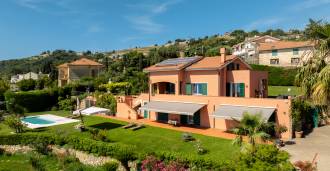 À venda casa na Toscana com piscina