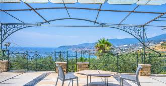 Villa com vista para o mar em Sanremo.