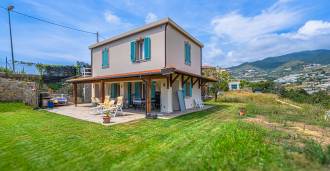 Nova casa em Sanremo com vista panorâmica para o mar