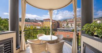 Apartamento com três quartos no centro de Sanremo.