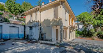 Casa em Sanremo para reconstrução.