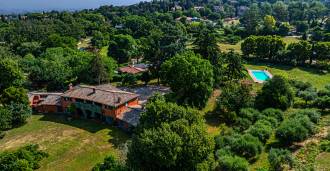 Villa com história e piscina em Grottaferrata