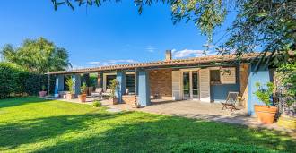 Nova villa à beira-mar à venda em Pescia Romana.