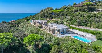 Moderna villa com piscina em Punta Ala, para alugar.