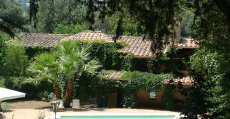 Histórica villa para alugar em uma residência de prestígio em Roma.