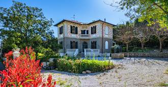 Villa com piscina em estilo liberty perto de Livorno