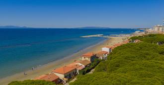 Imóvel na primeira linha da praia em Follonica
