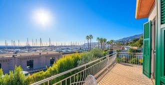 Vila elegante na primeira linha do mar em Sanremo para alugar