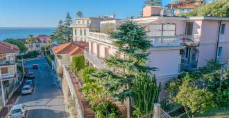 Apartamento à beira-mar em Ospedaletti à venda