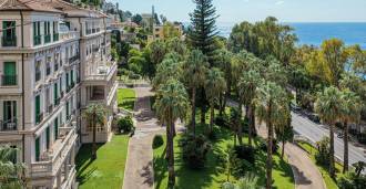 Penthouse à beira-mar em Ospedaletti à venda