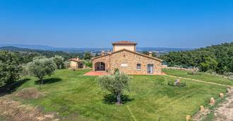 Residência privada à venda com vistas magníficas para a Toscana
