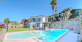Villa Monet com piscina e magnífica vista para o mar em Bordighera