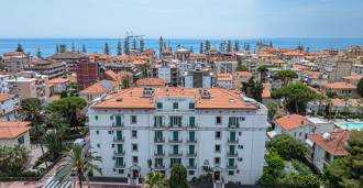Apartamento de três quartos para alugar em Bordighera