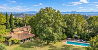 Vila com piscina e vista panorâmica em Roma à venda