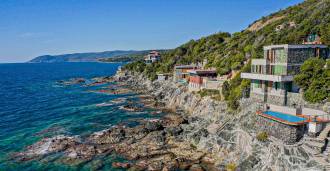 Vila de prestígio com piscina à beira de Castiglioncello à venda